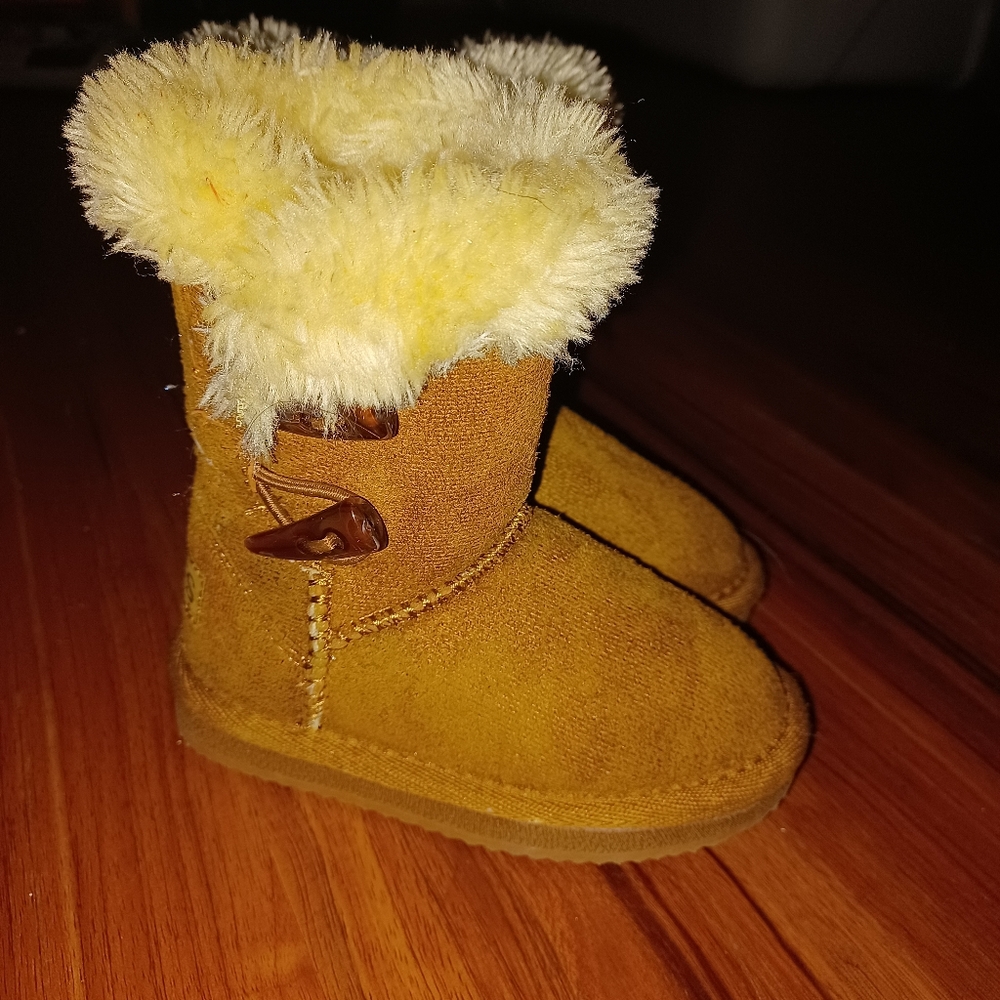 Apres toddlers size 6 boots